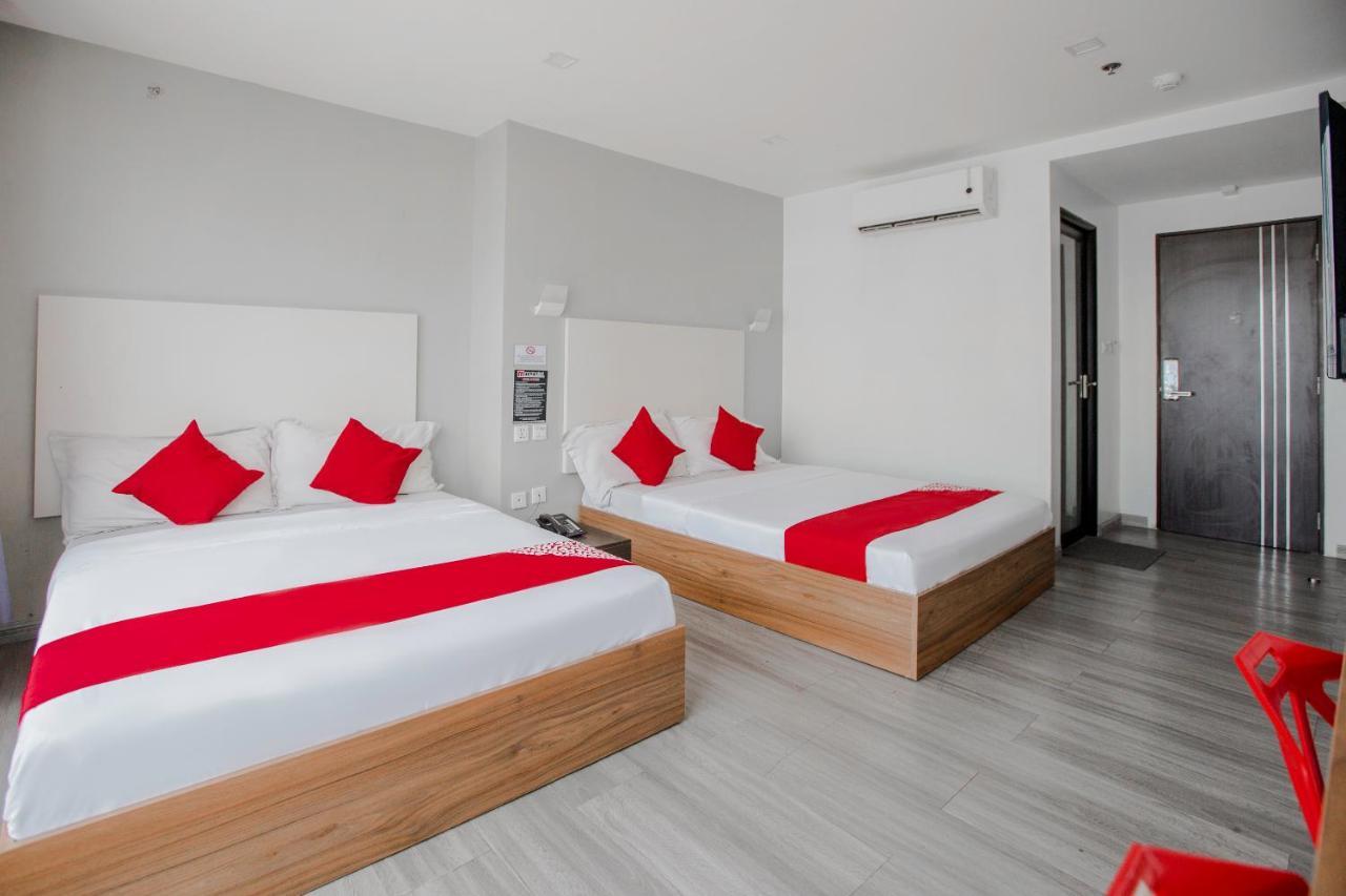 Oyo 666 Mc Hotel Fairview Quezon City Exterior photo