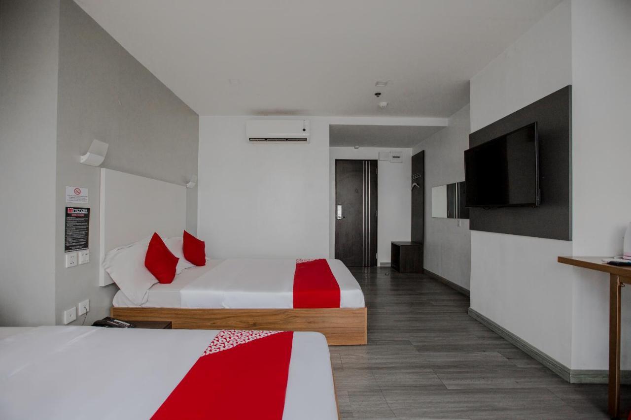 Oyo 666 Mc Hotel Fairview Quezon City Exterior photo