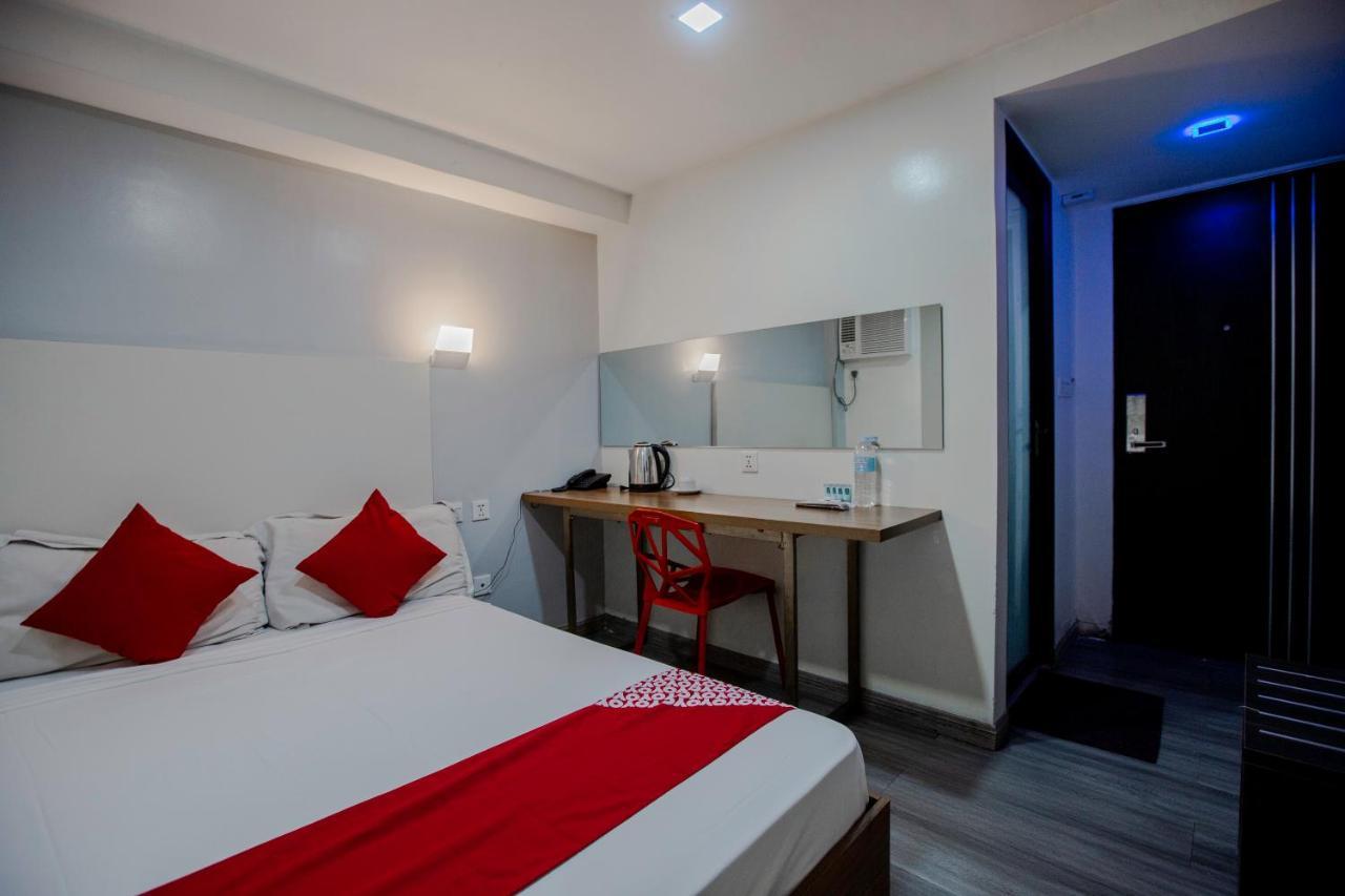 Oyo 666 Mc Hotel Fairview Quezon City Exterior photo